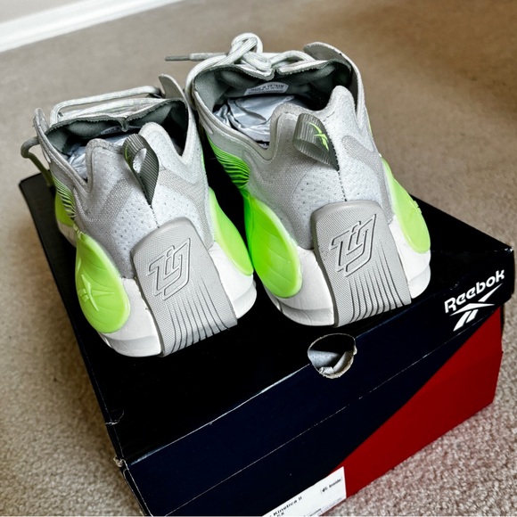 Reebok Zig Kinetica II Sneaker - Picture 4 of 10